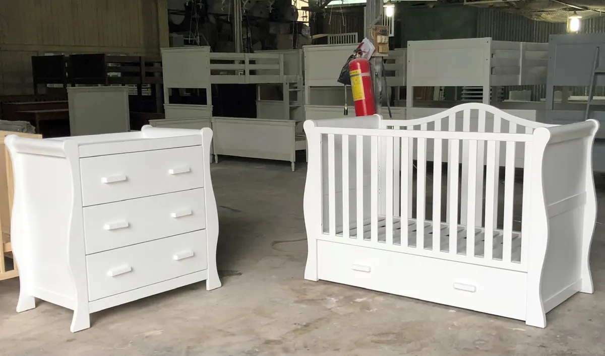 Antique White Crib & 4-Drawer Changing Dresser – view 2