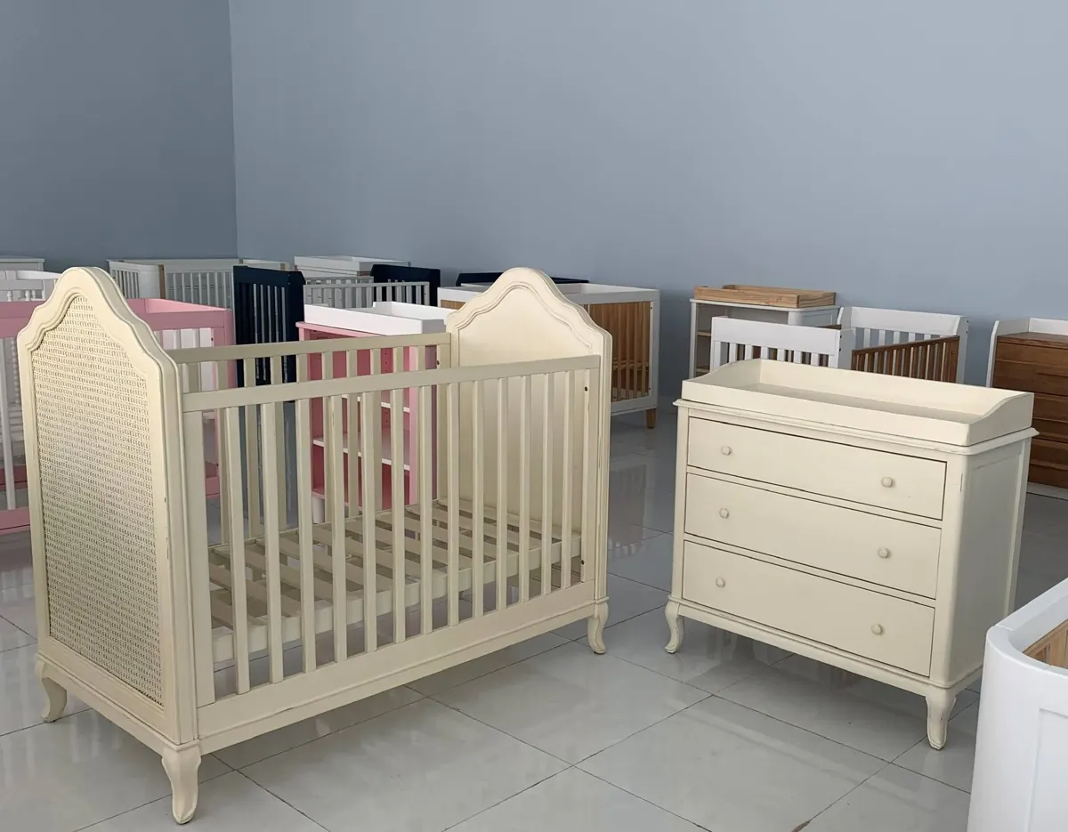 Classic Crib with 3-Drawer Changing Cabinet – view 3