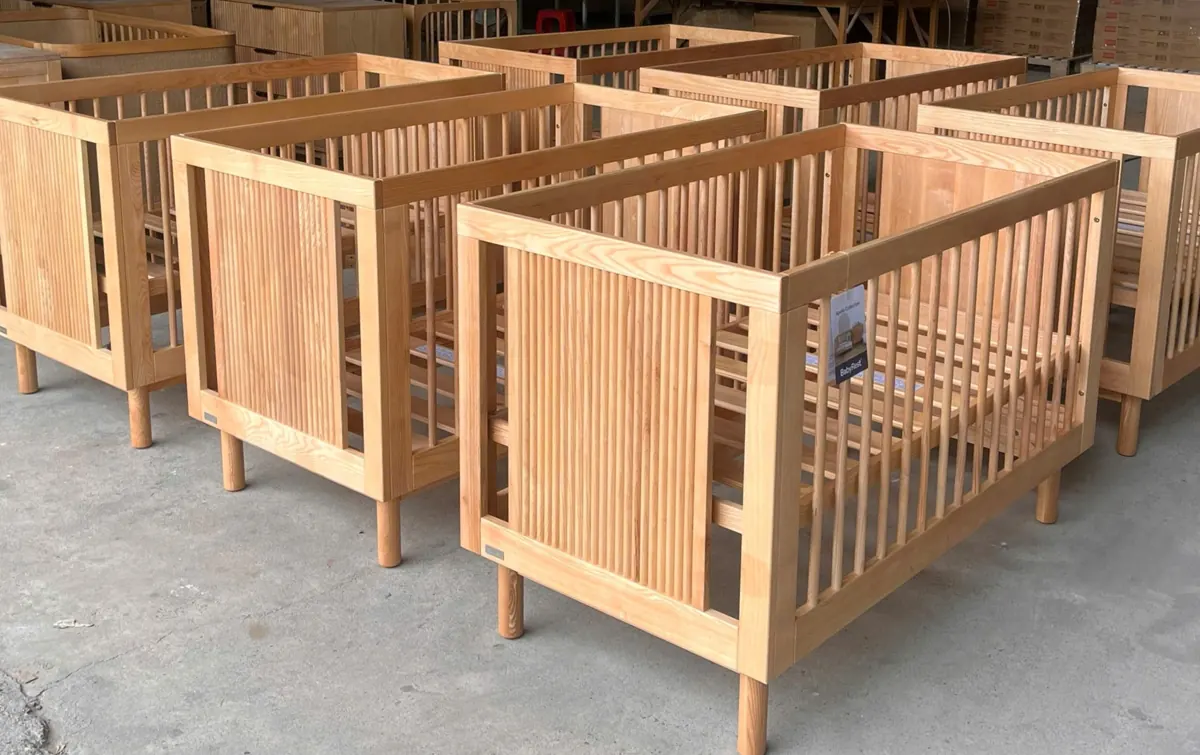 Natural Oak Crib – view 2