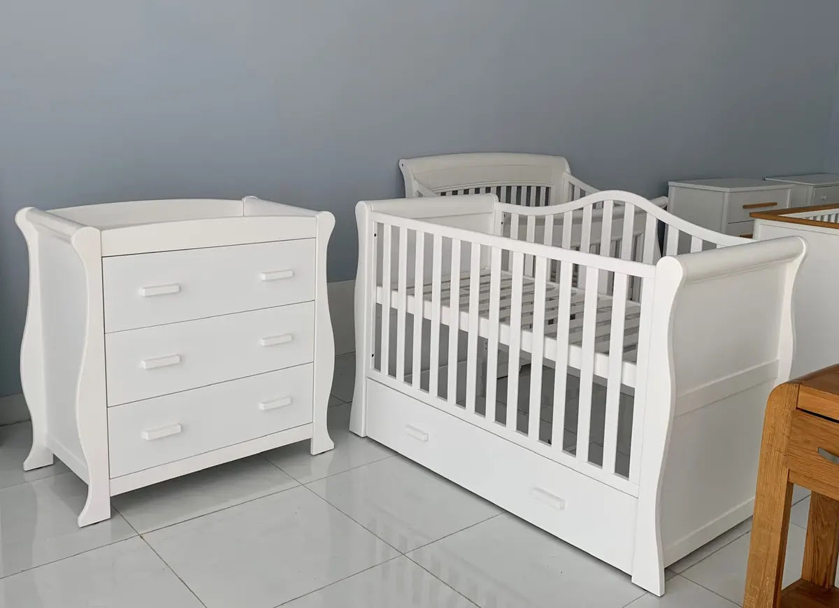White crib and matching dresser